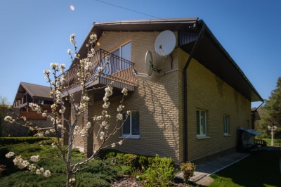 Будинок на березі озера, свій пляж, ліс, риболовля | Anna Realty