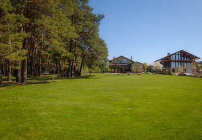 Будинок на березі озера, свій пляж, ліс, риболовля | Anna Realty